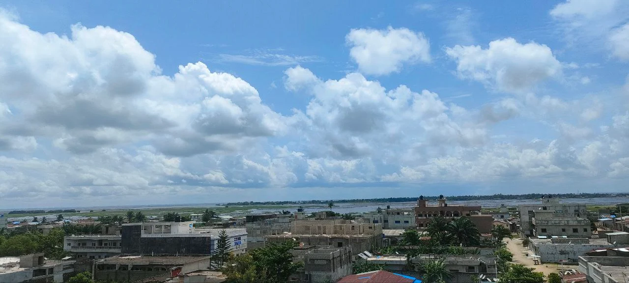 Akpakpa neighbourhood in Cotonou, 2024 · contextual photograph, cropped for display.