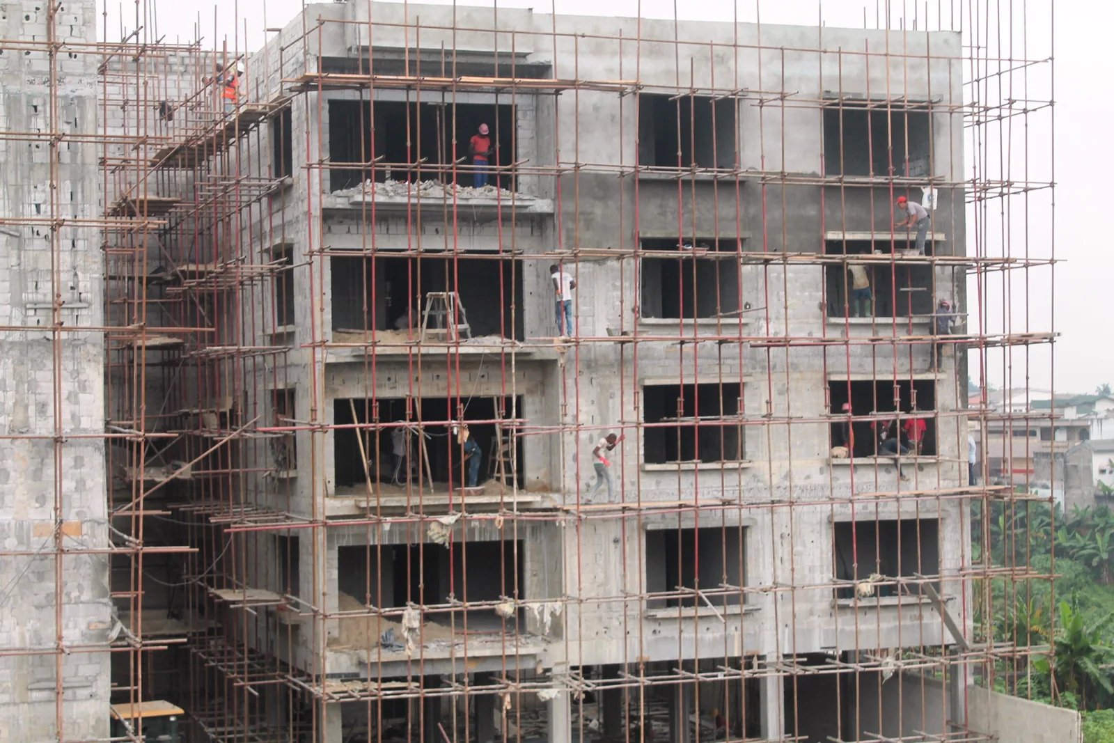 Building work in Abidjan, 2017. Context photograph.